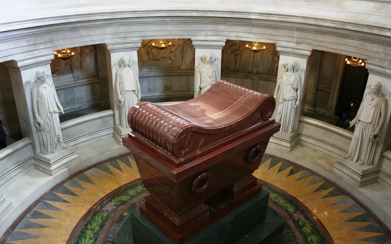 Het graf van Napoleon onder de koepel van Les Invalides