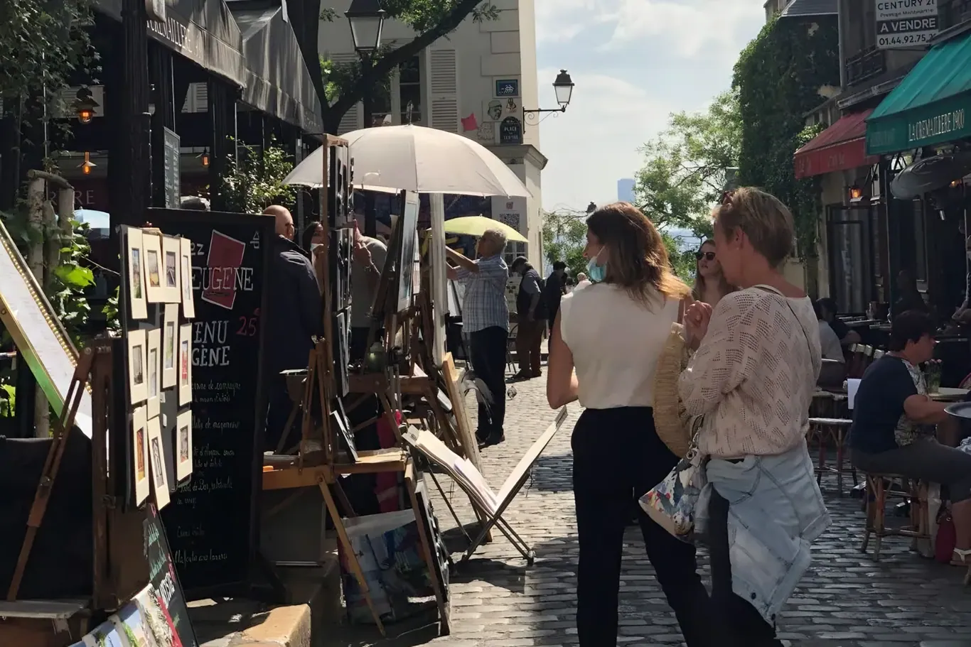 Place du Tertre met schilders en portrettekenaars, het beroemdste pleintje van Montmartre
