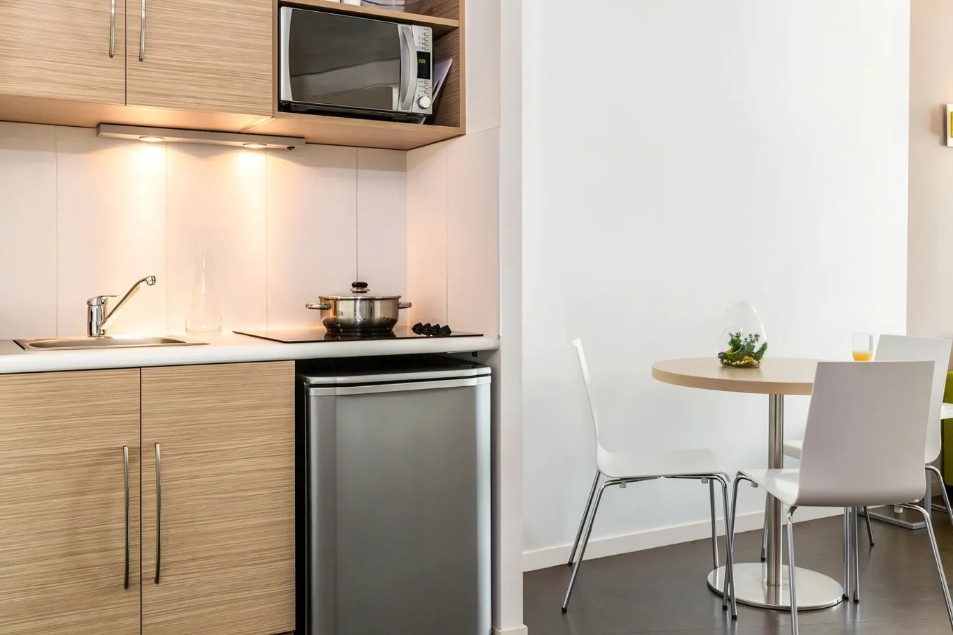 Een volledig uitgeruste kitchenette in Adagio Paris Reuilly