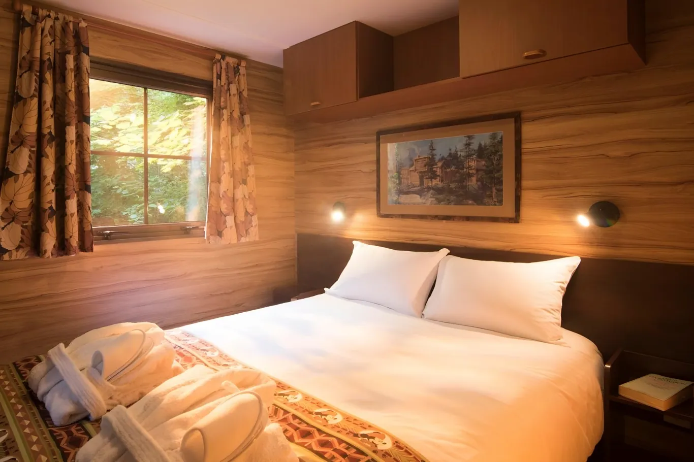 Blokhut met tweepersoonsbed op Davy Crockett Ranch