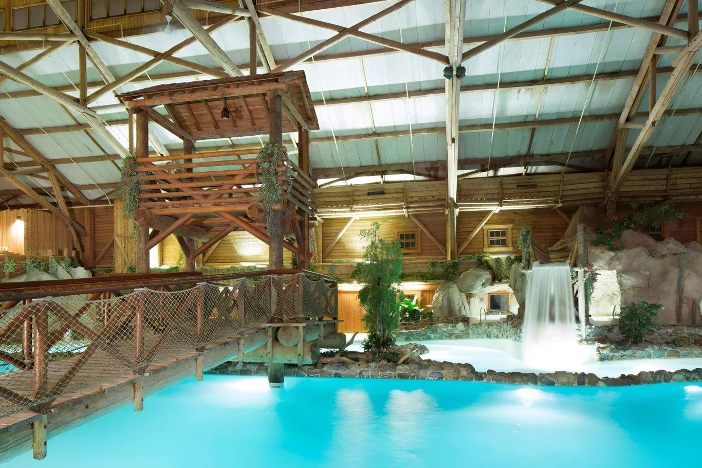 Het verwarmde Blue Springs zwembad op Davy Crockett Ranch