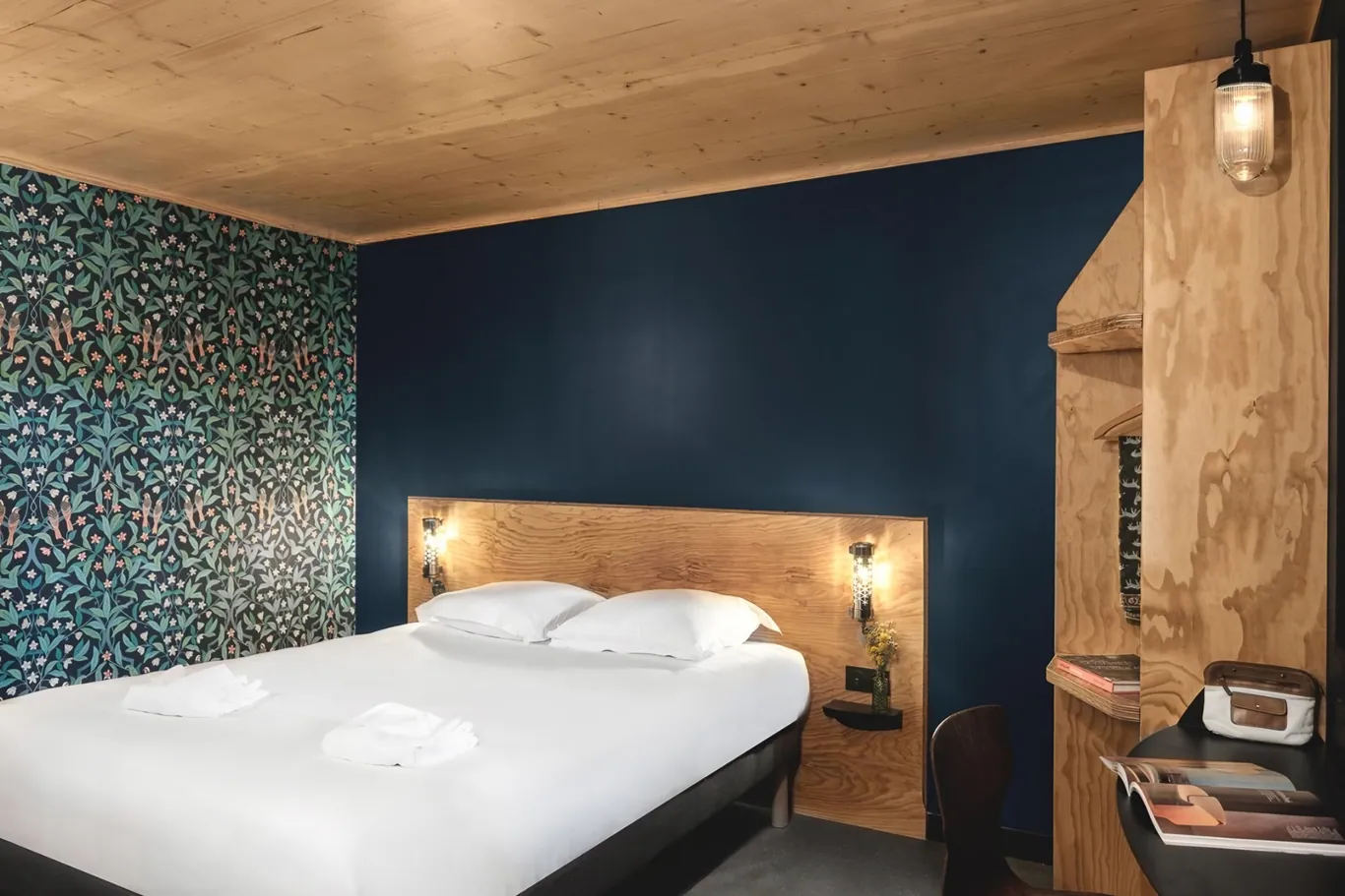 Een compacte tweepersoonskamer in Eklo Hotel