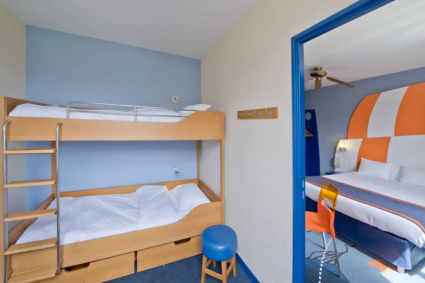 Ruime familiekamer met extra bedden in Explorers Hotel