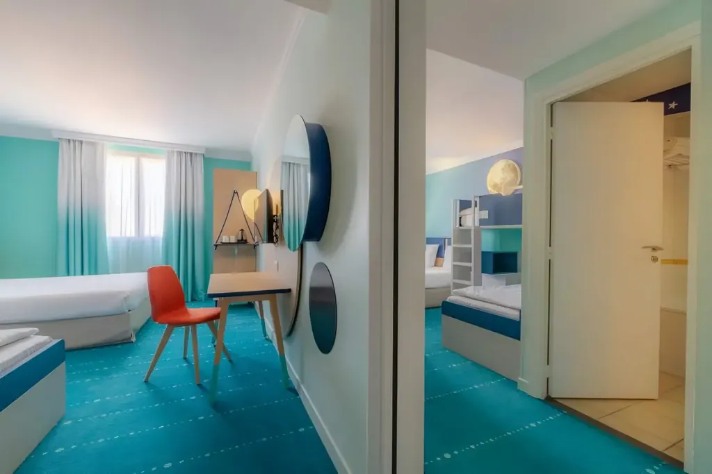 Connecting rooms met tussendeur in Grand Magic Hotel