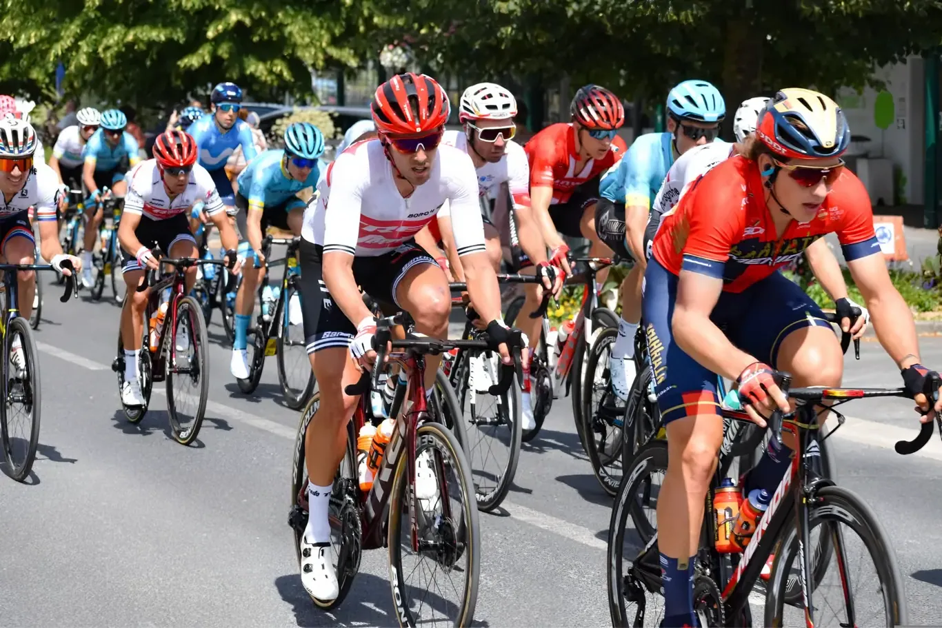 Renners van de Tour de France in volle vaart