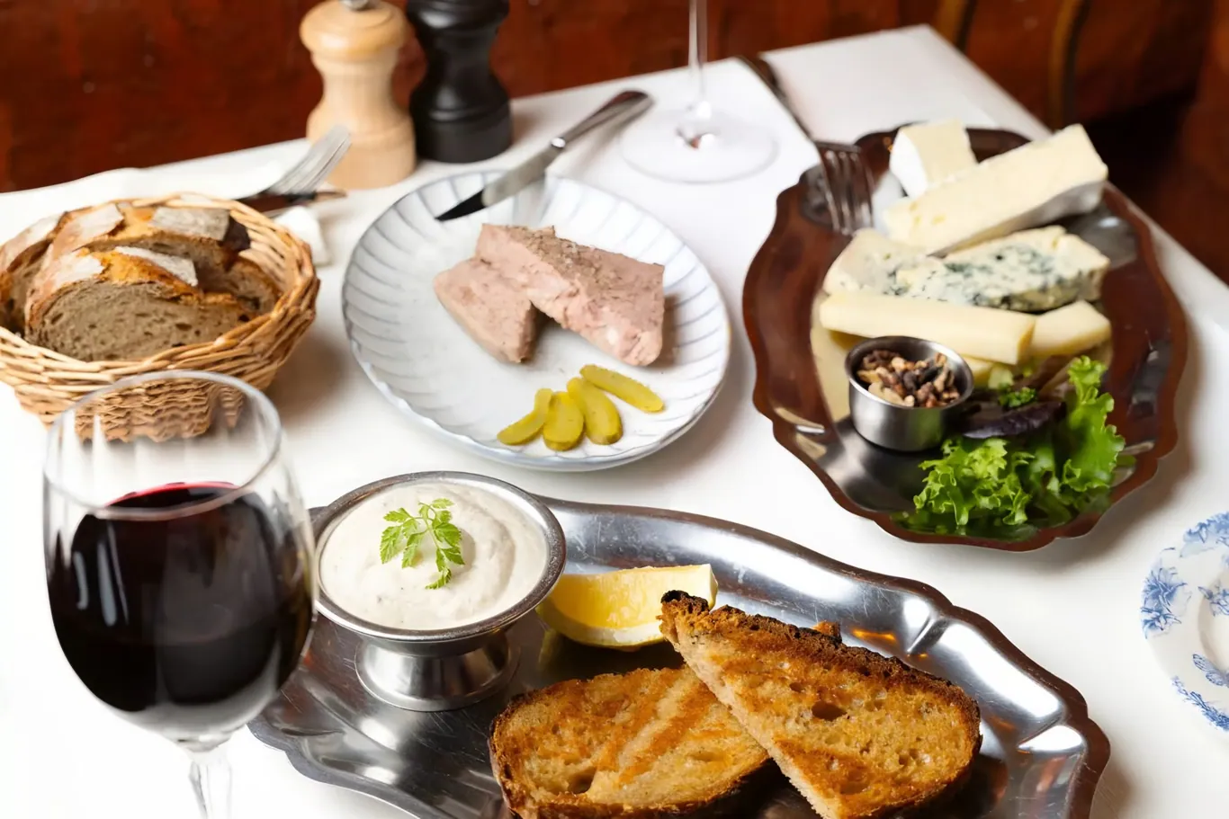 Klassiek Frans gerecht bij restaurant Biche in Parijs