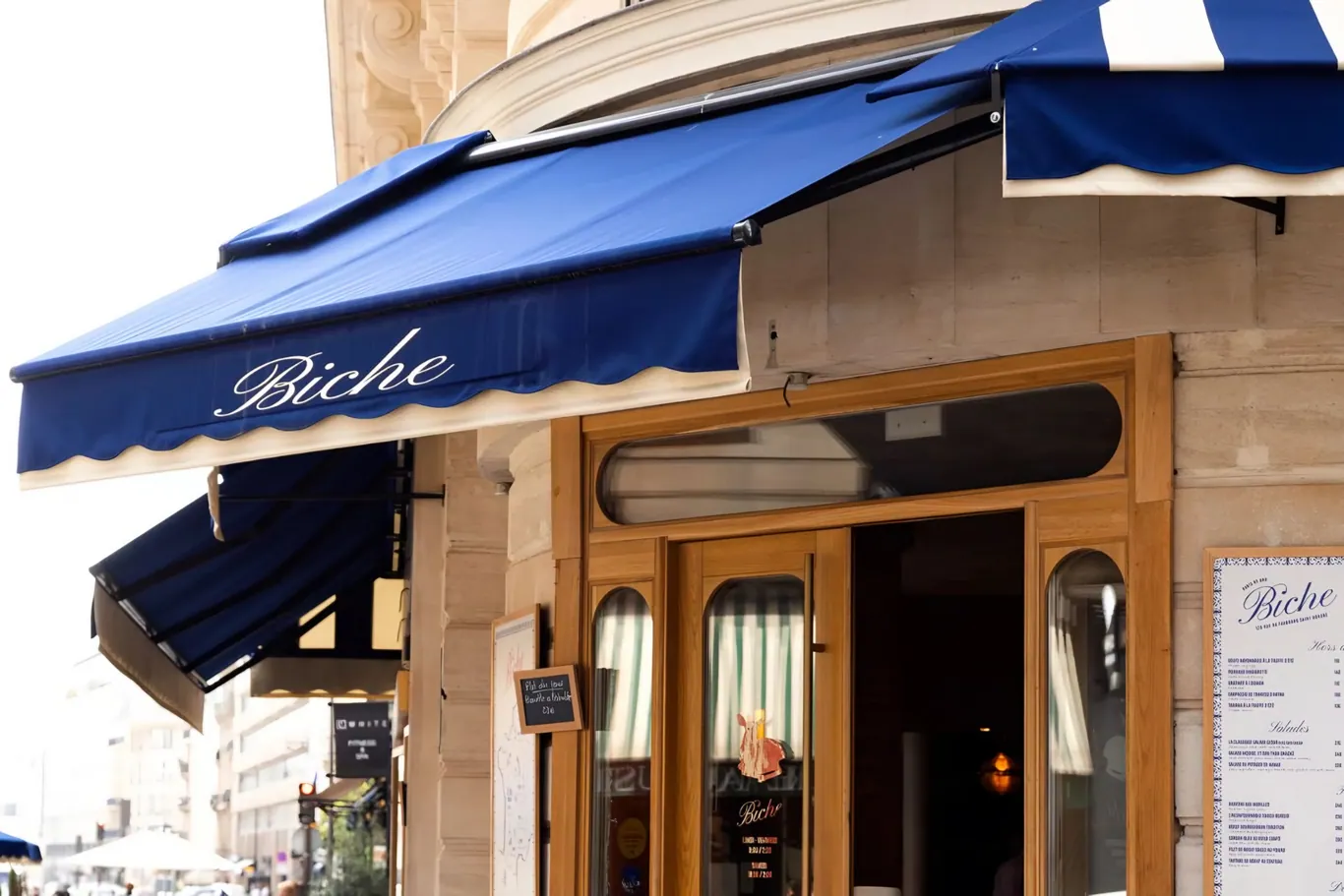Exterieur en terras van restaurant Biche in het 8e arrondissement van Parijs