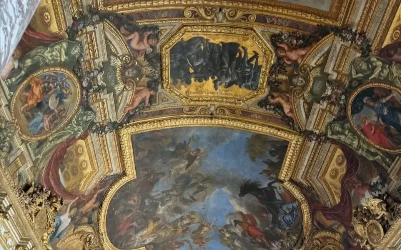 Het paleis van Versailles gezien vanaf de tuinen