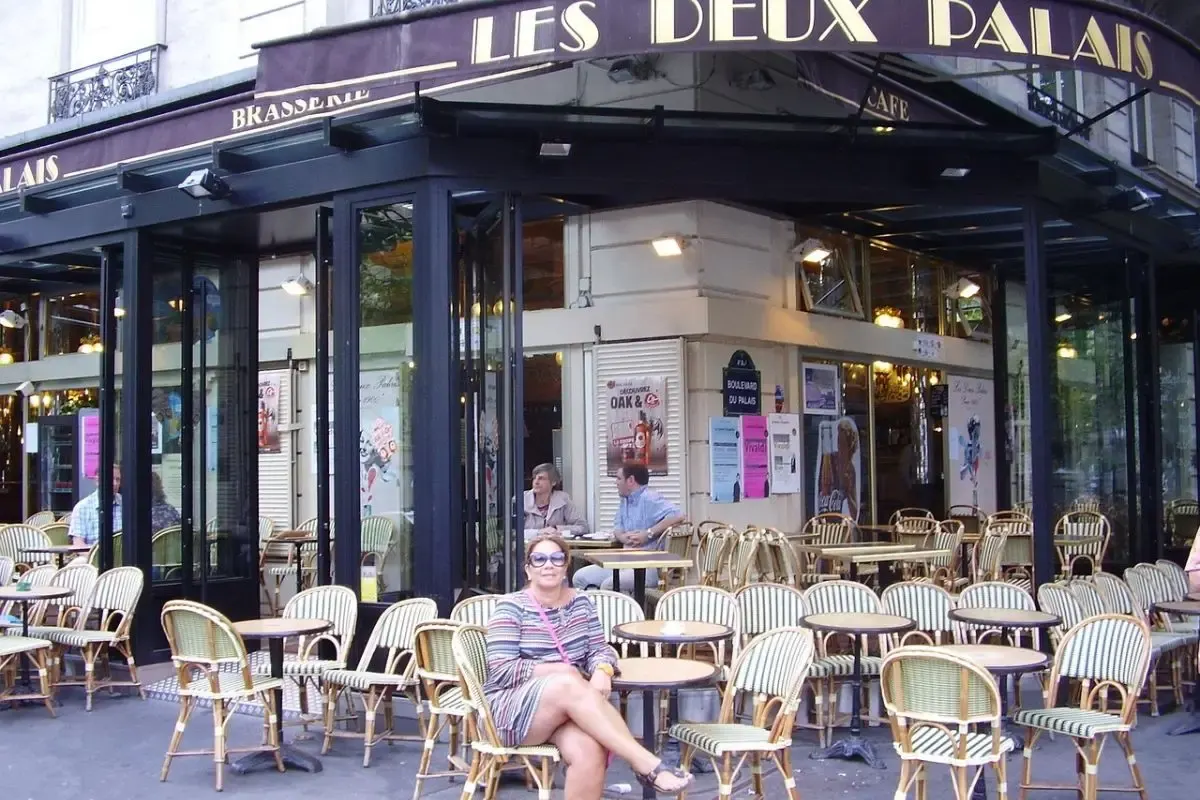 Place Pigalle, levendig plein tussen Boulevard Clichy en Boulevard de Rochechouart