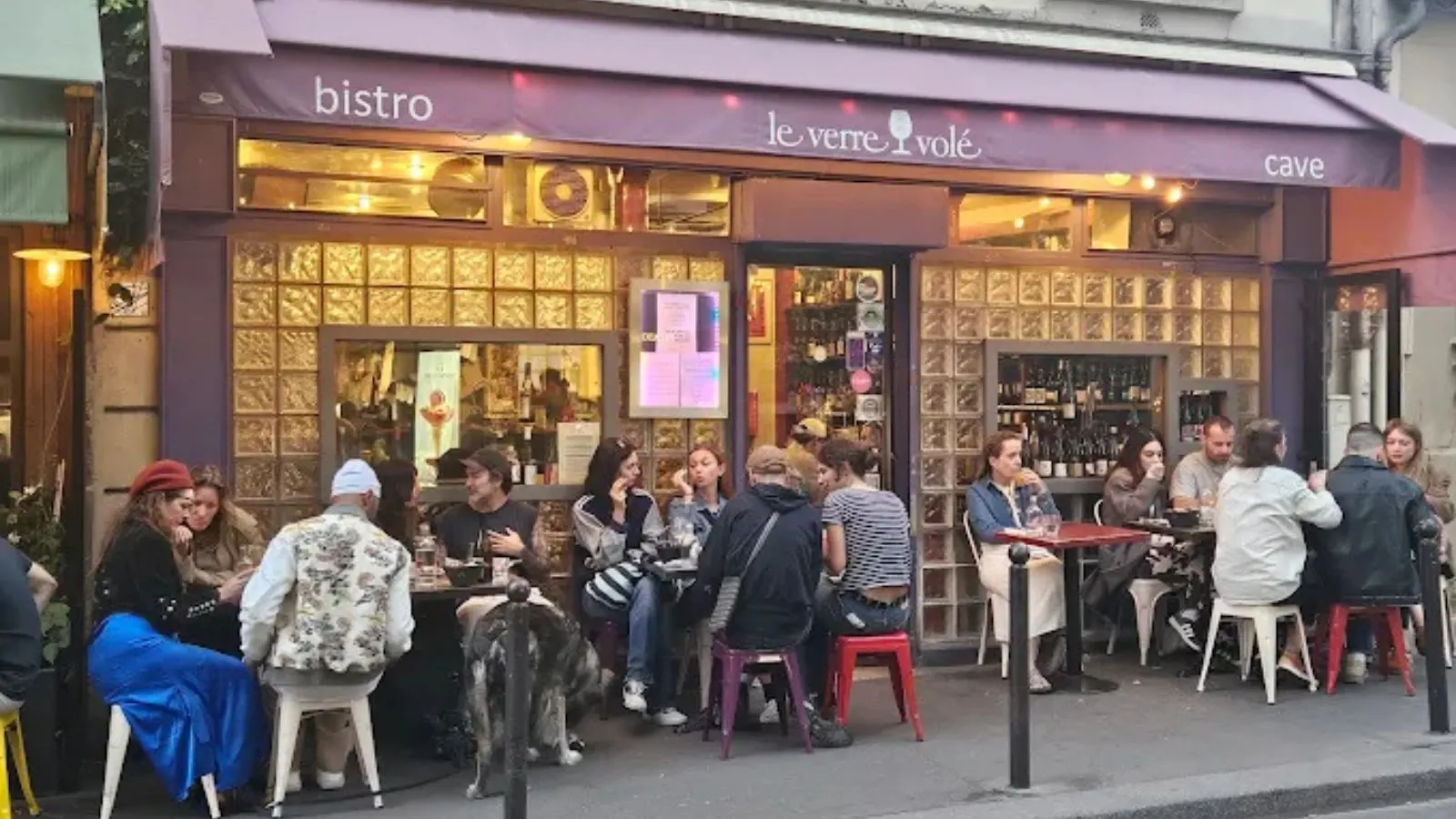 Voorgevel van Le Verre Volé in Canal Saint-Martin