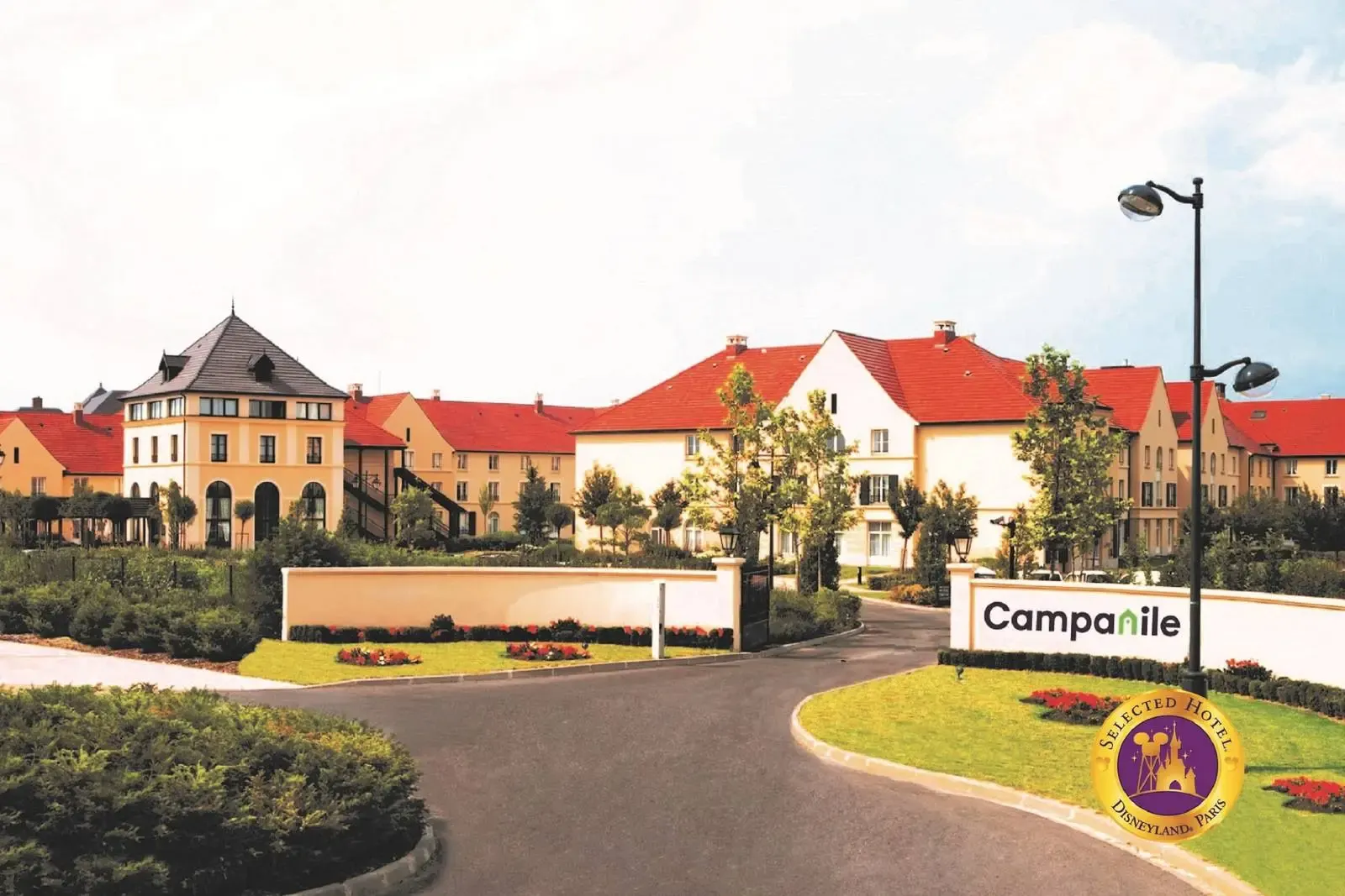Ingang van Hotel Campanile Val de France