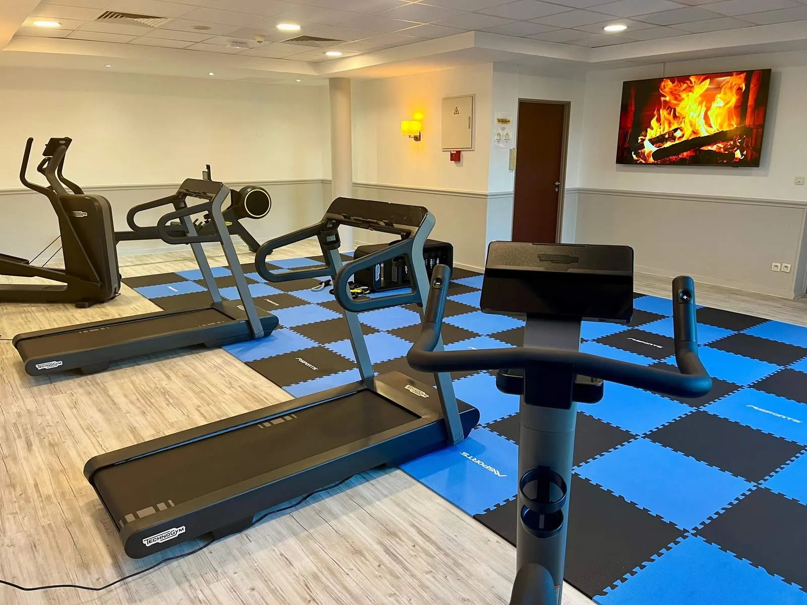 De fitnessruimte van Campanile Val de France