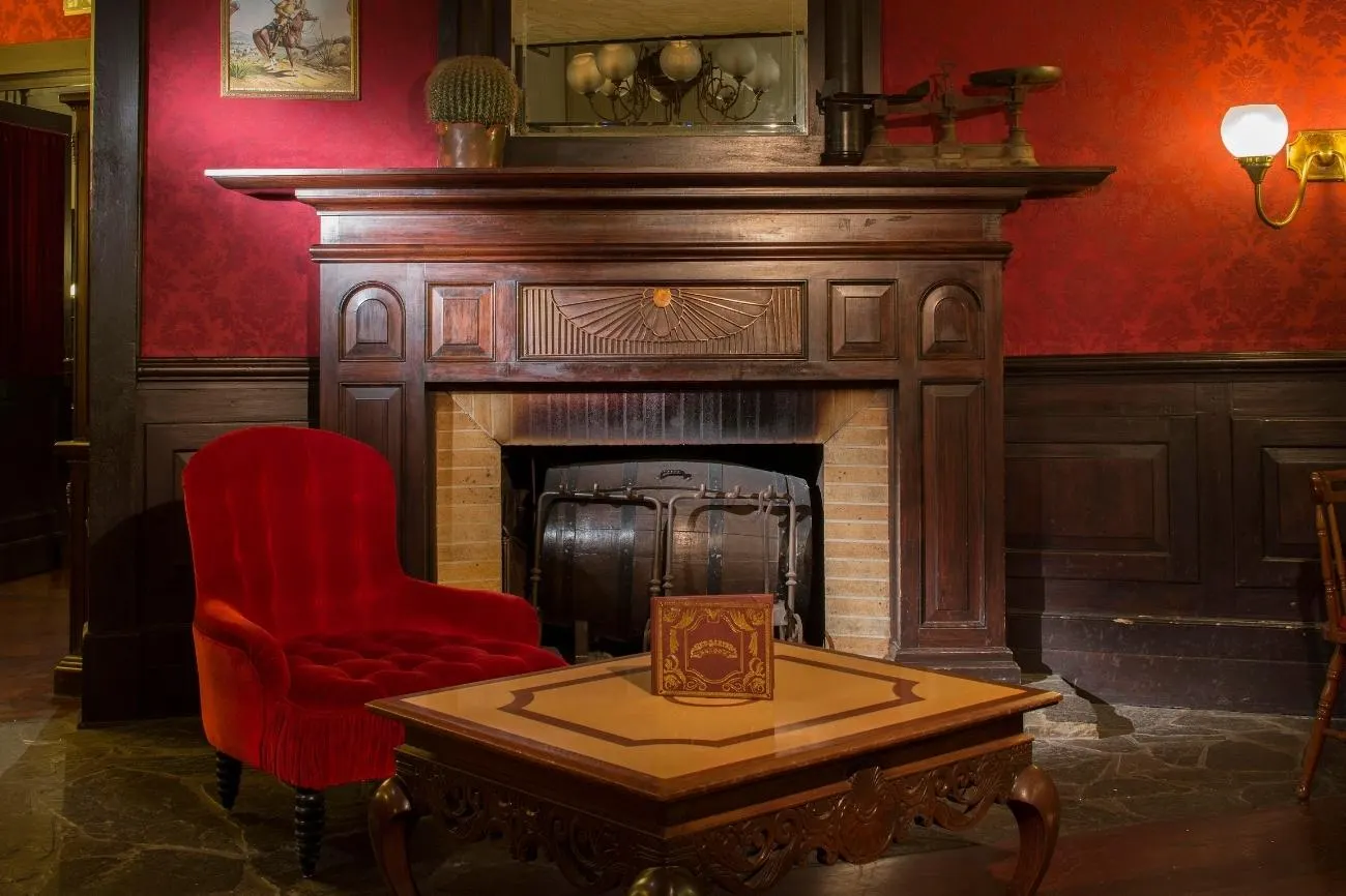 Zithoek bij de Red Garter Saloon van Hotel Cheyenne