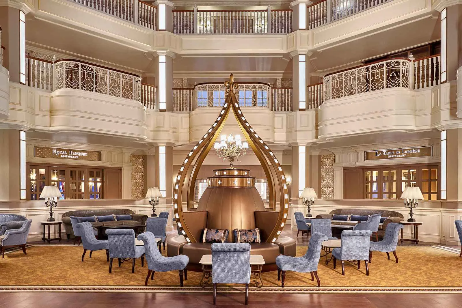De Fleur de Lys Bar in het Disneyland Hotel