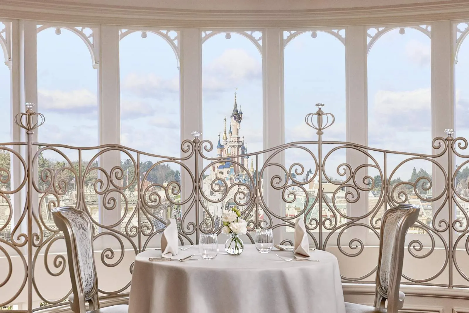 Fine dining restaurant La Table de Lumiere in het Disneyland Hotel