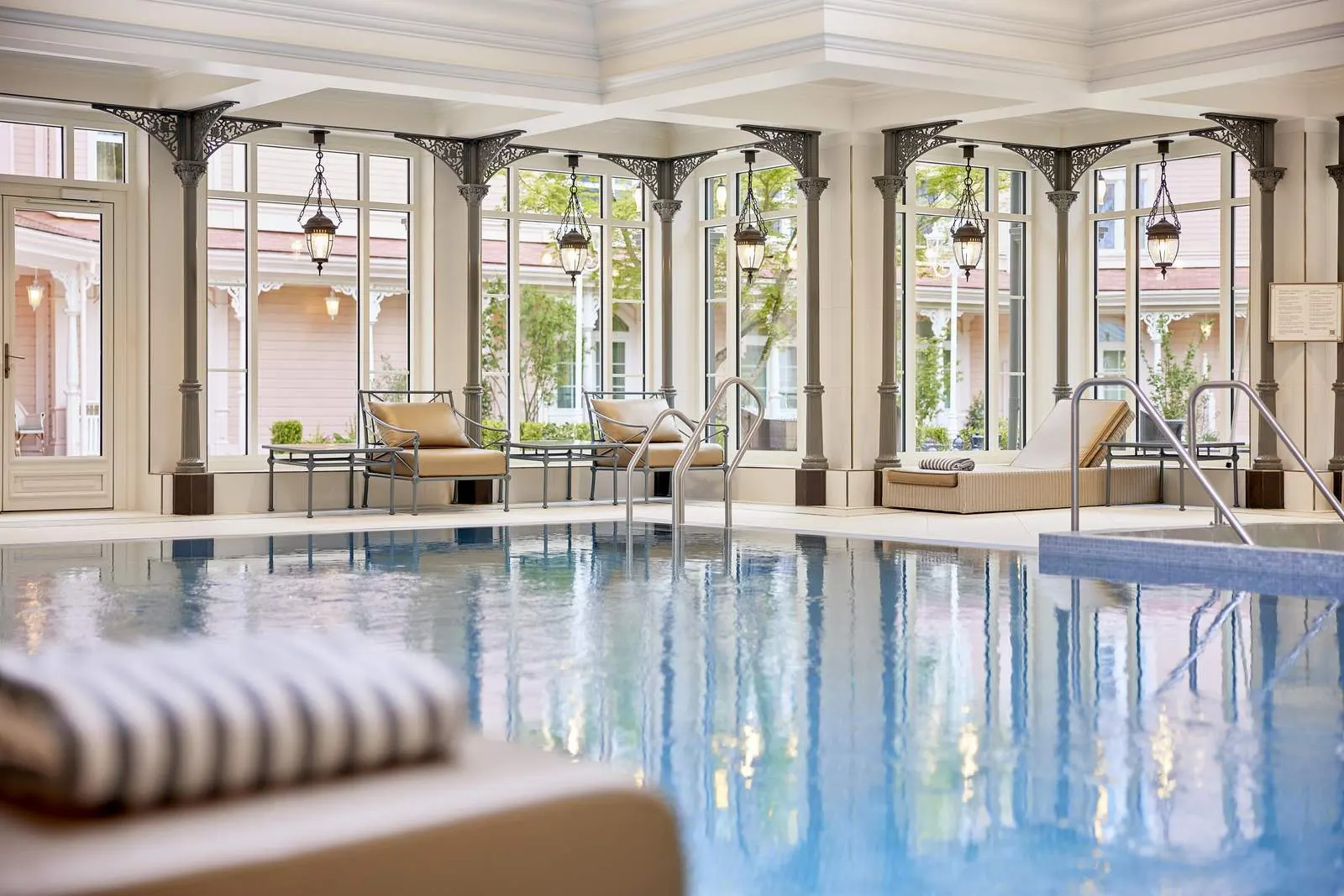 Crystal Pool and Health Club van het Disneyland Hotel