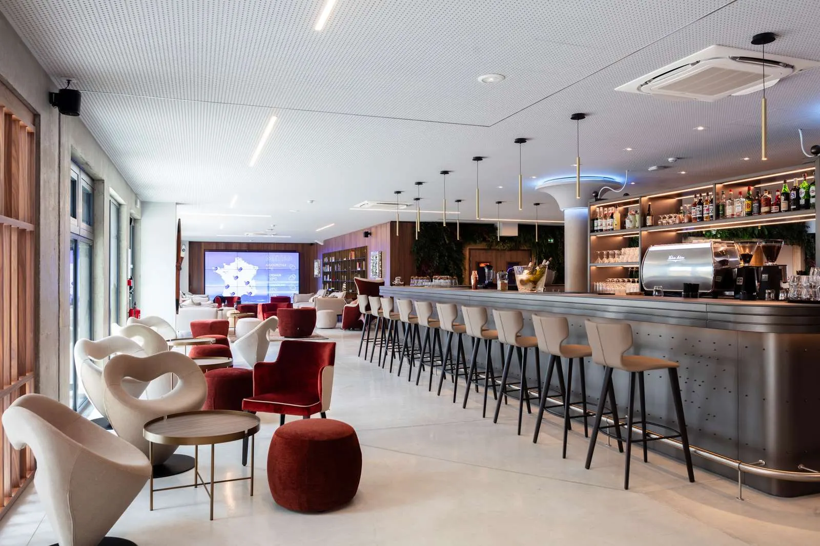 De bar van Ki Space Hotel
