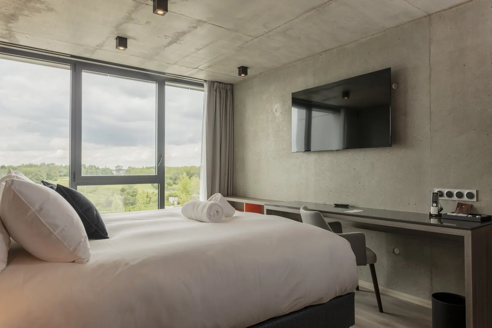 Moderne tweepersoonskamer in Ki Space Hotel
