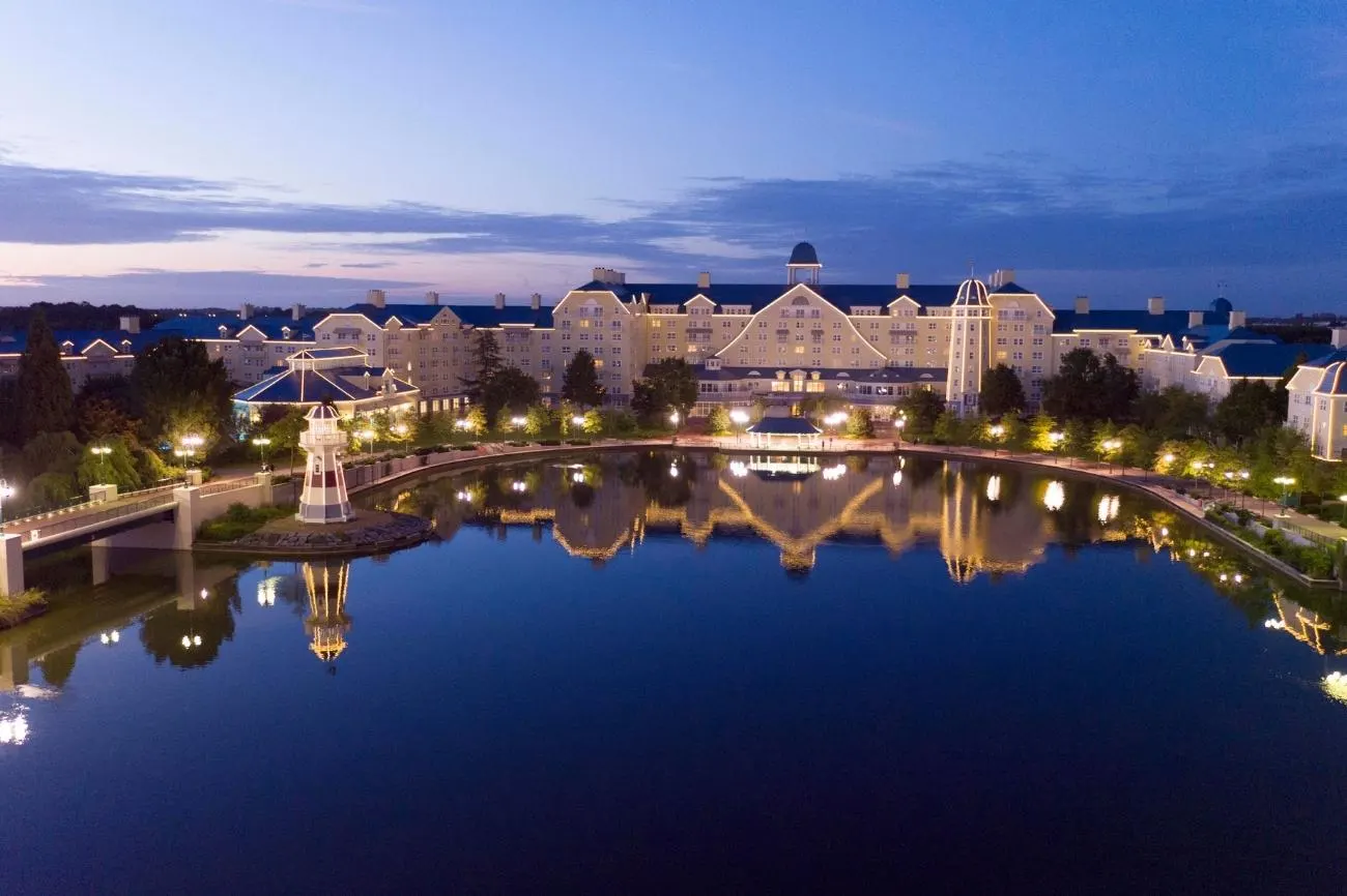 Newport Bay Club aan de kust van Lake Disney