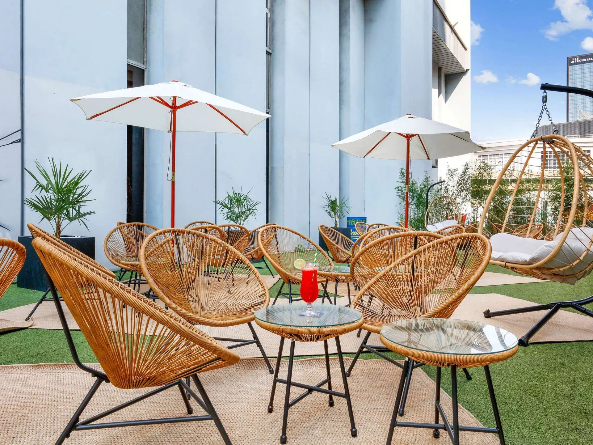 Het terras van Novotel Paris Est