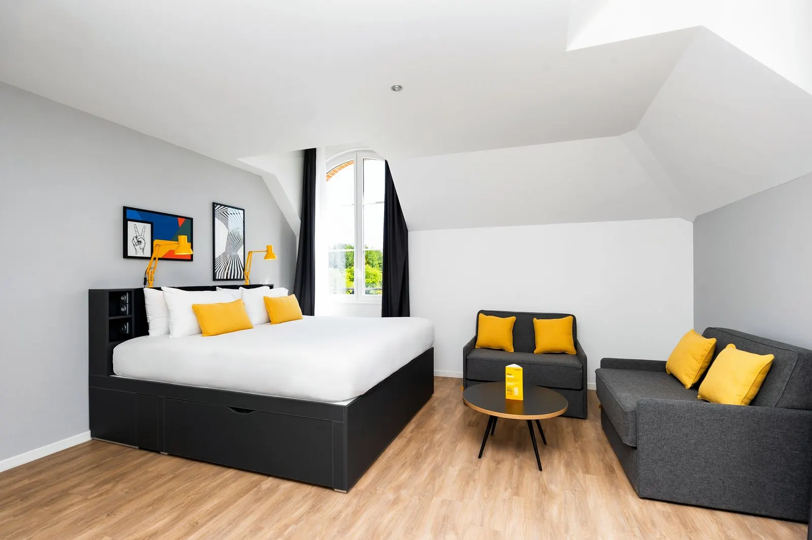 Studio met slaapkamer en slaapbank in Staycity Aparthotel