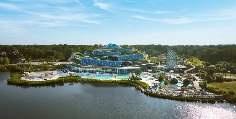 Aqualagon zwemparadijs met glijbanen