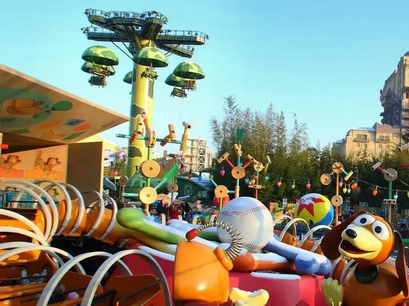 Slinky Dog Zigzag Spin in Toy Story Playland, Disney Adventure World