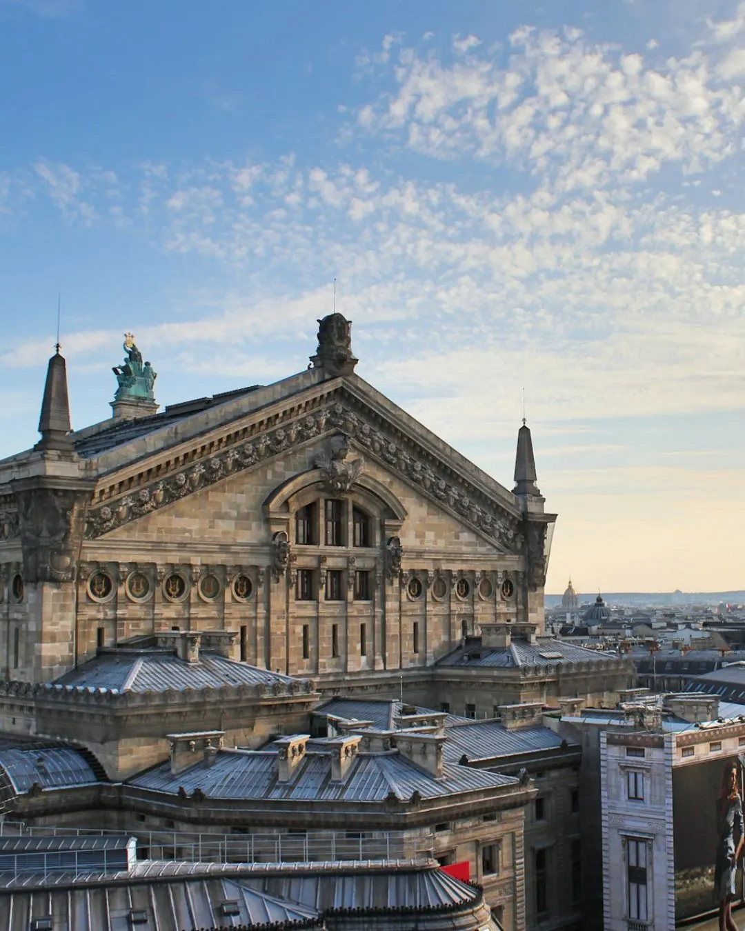 Palais Garnier van boven gezien vanaf het dakterras van Galeries Lafayette