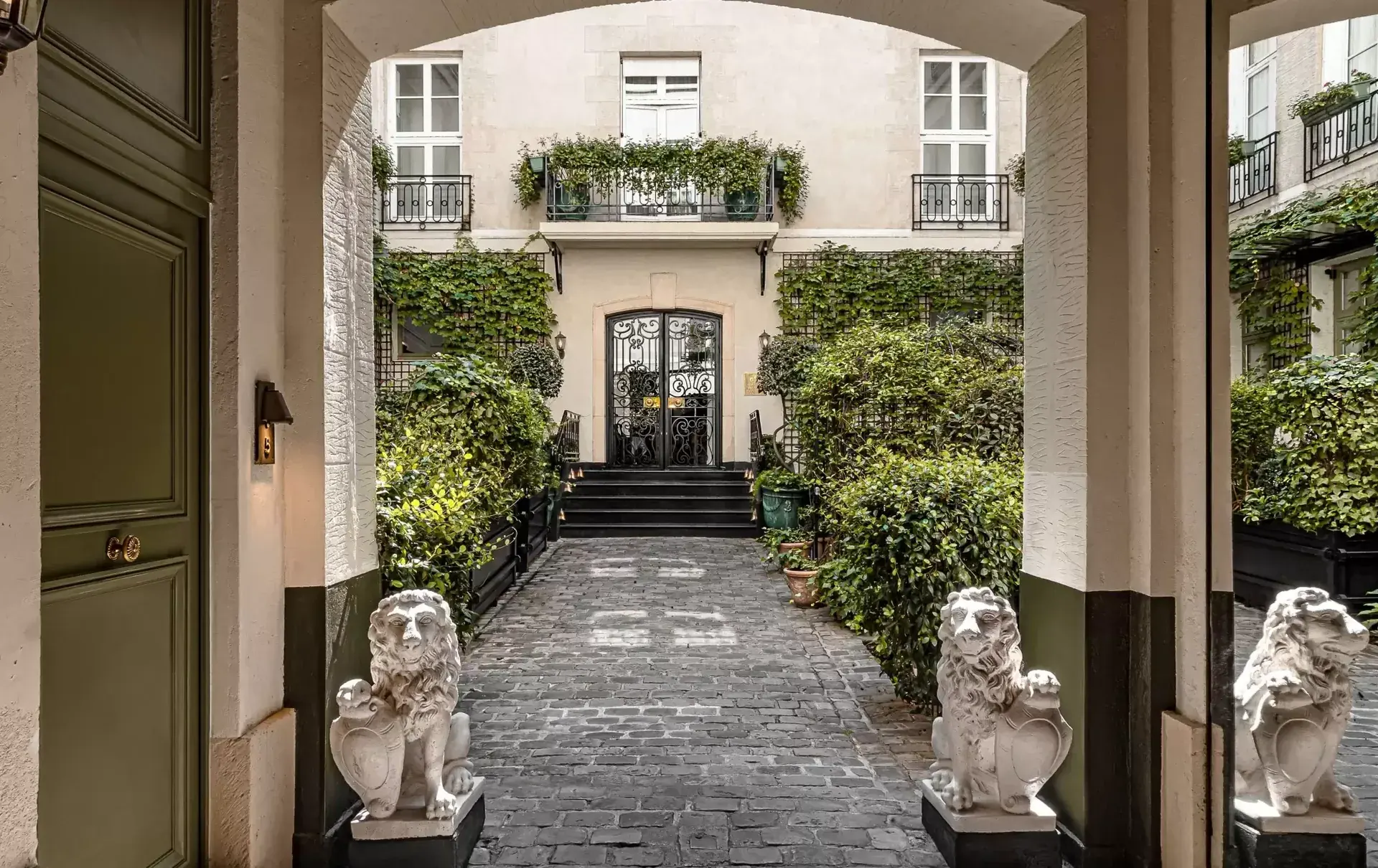 Relais Christine in Parijs, binnenplaats