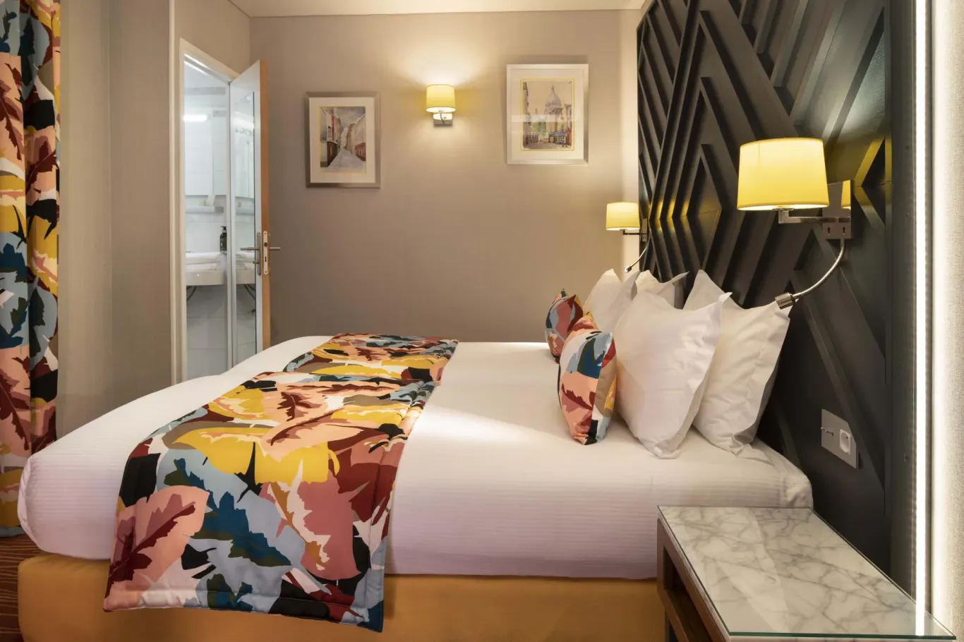 Hôtel des Arts Montmartre in Parijs, tweepersoonskamer met uitzicht