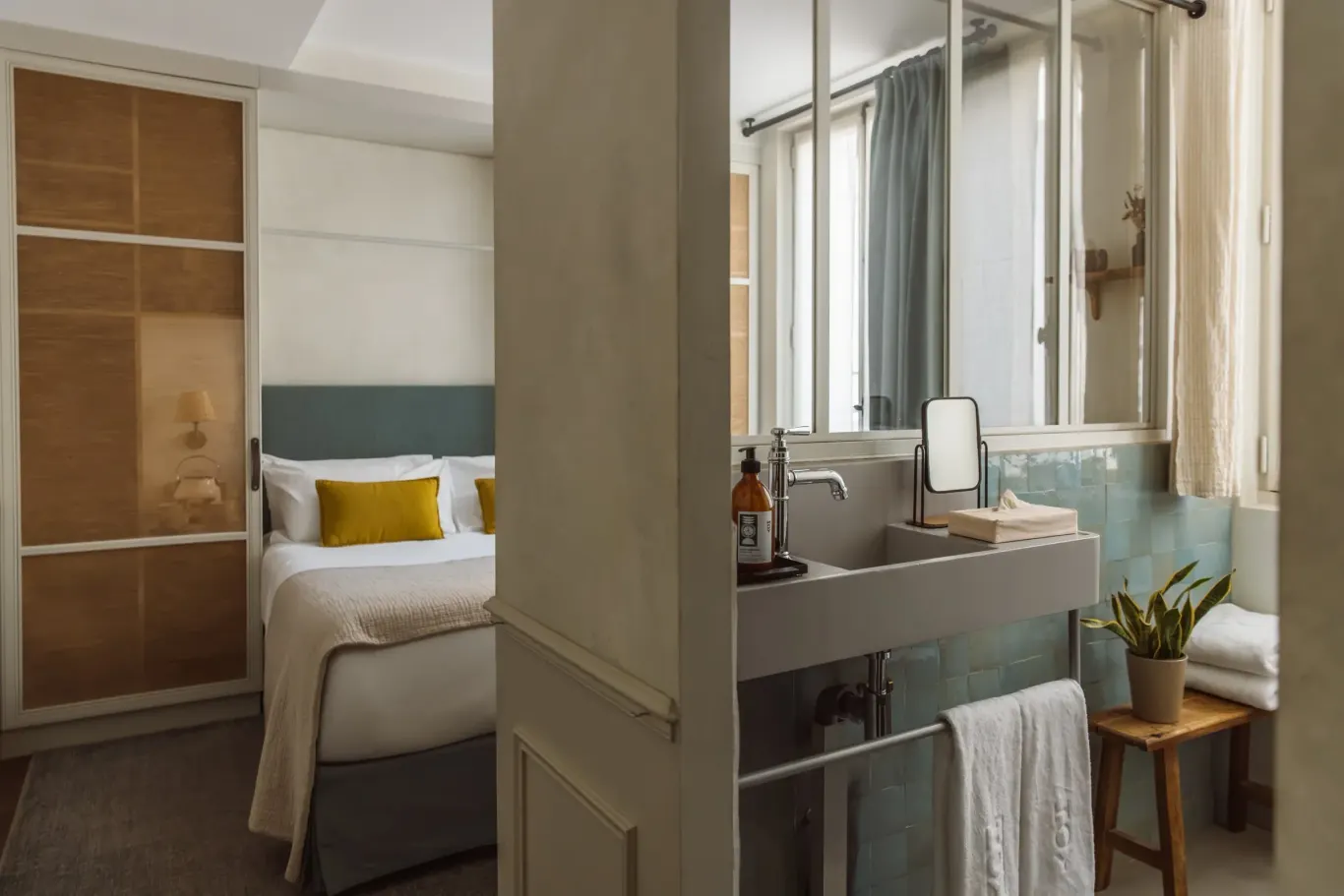 HOY Paris in Parijs, cozy room