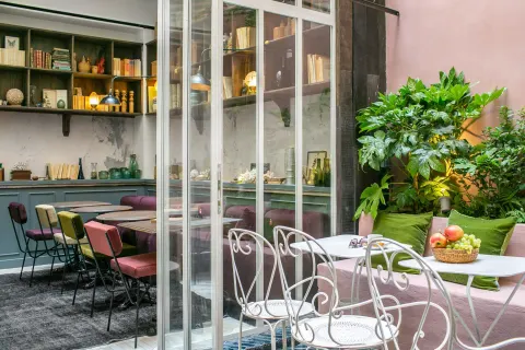 La Planque Hotel in Parijs, terras