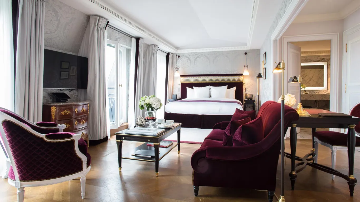 La Réserve Paris in Parijs, junior suite eiffel