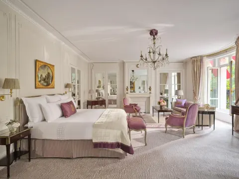 Plaza Athénée in Parijs, kamer