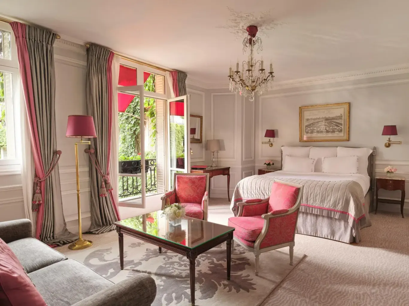 Junior Suite in Plaza Athénée, Parijs