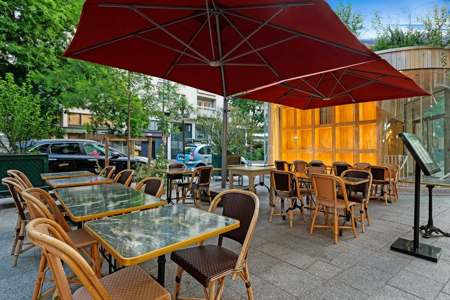 Het terras van Ambassade d Auvergne in Parijs