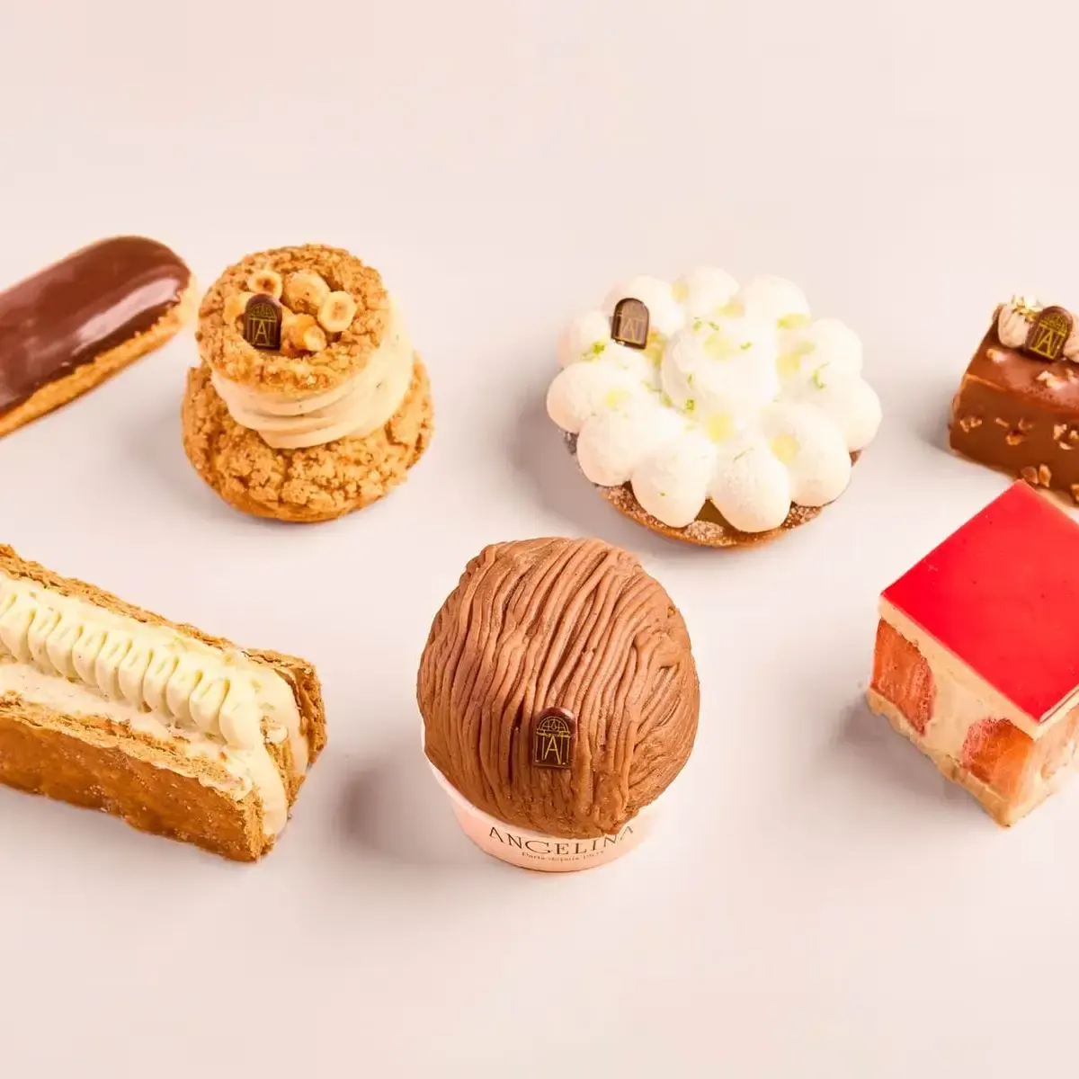 Assortiment gebak van Angelina in Parijs