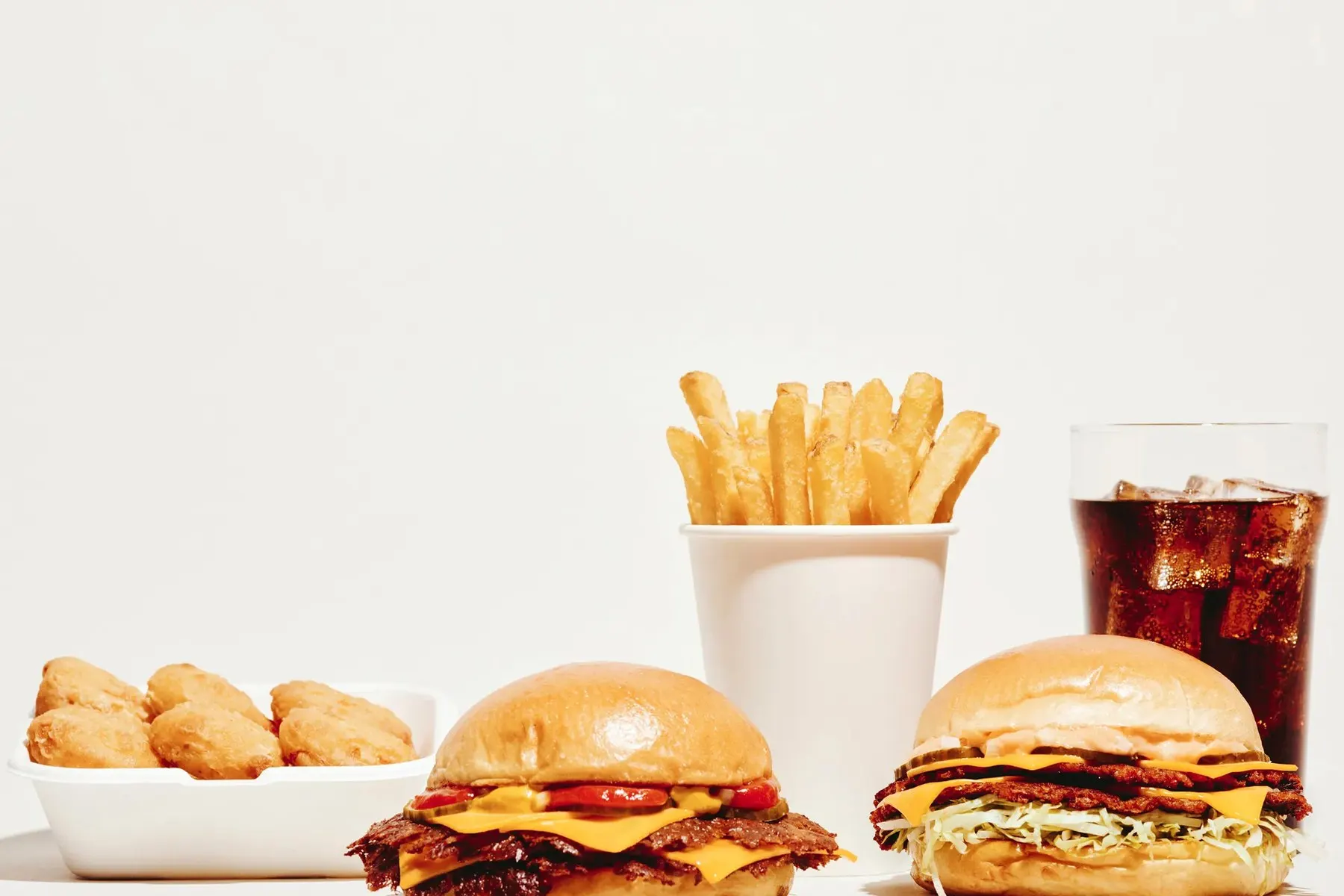 Burger met friet en nuggets van Dumbo in Parijs