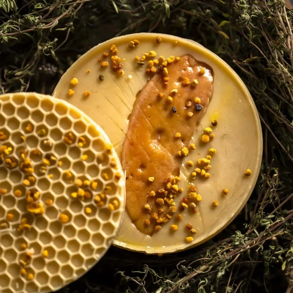 Zalm met honingraat bij Guy Savoy in Parijs