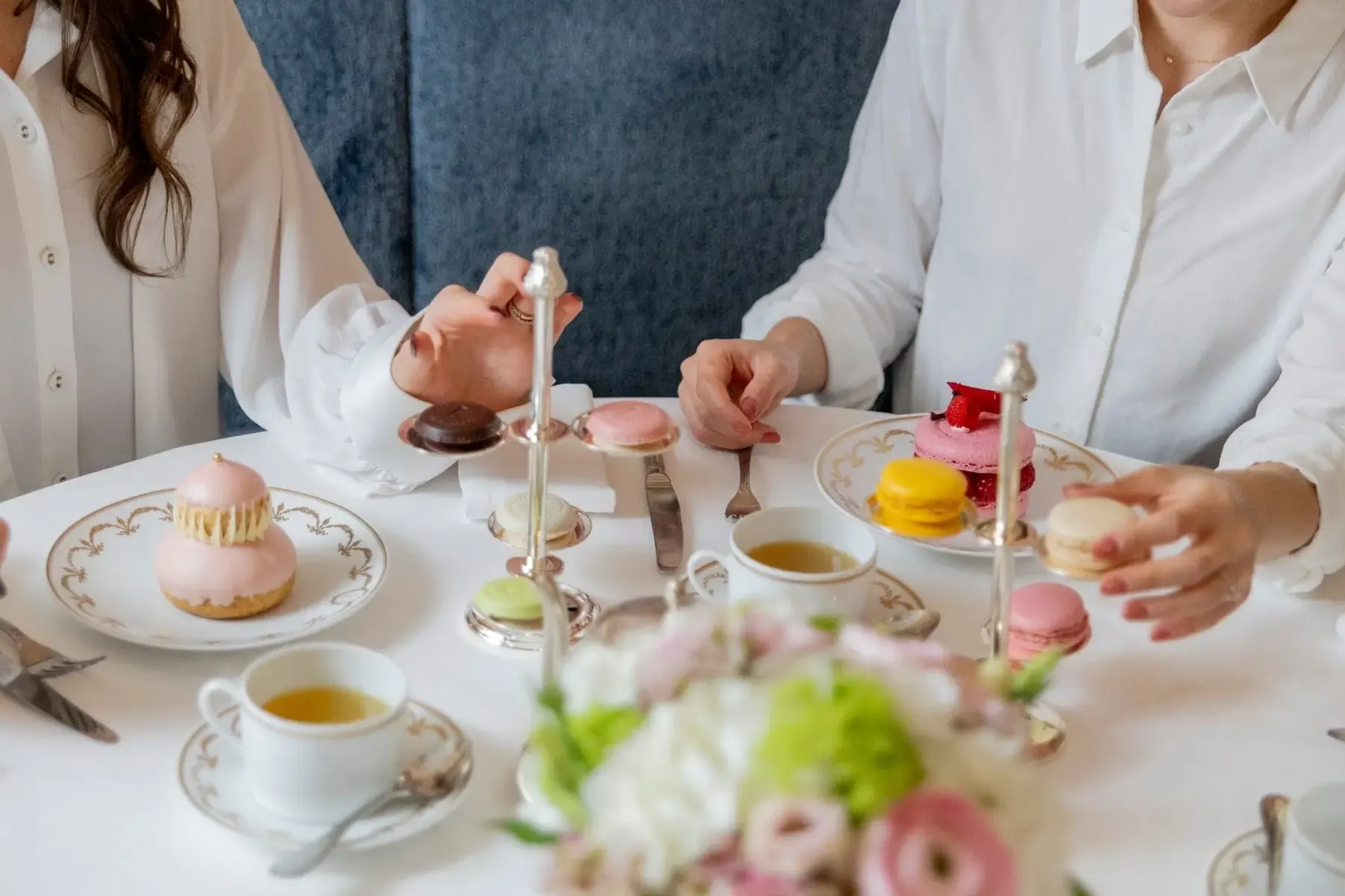 Thee met macarons bij Laduree in Parijs