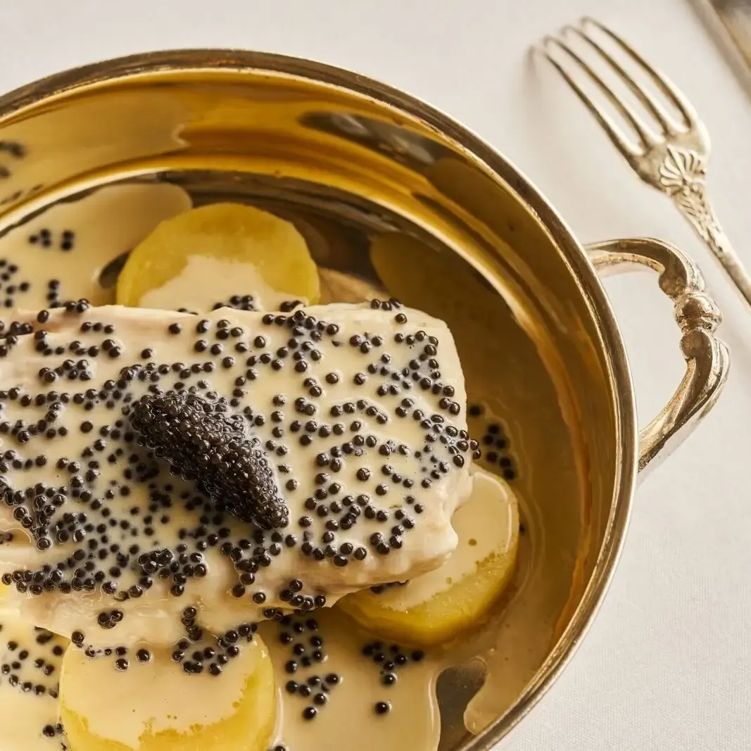 Gerecht met kaviaar bij Le Grand Vefour in Parijs