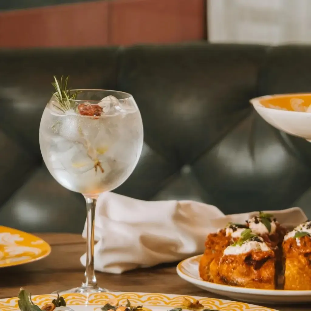 Cocktail met een hapje bij Pink Mamma in Parijs