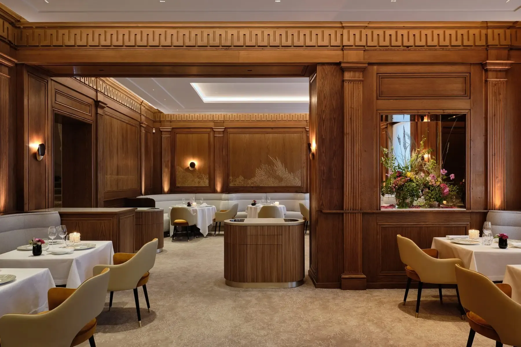 De eetzaal van restaurant Taillevent in Parijs