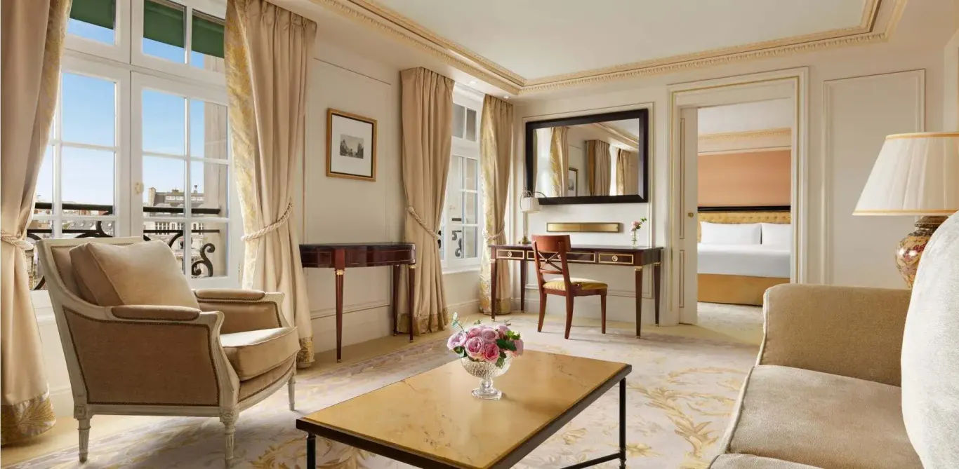 Deluxe Suite in Shangri-La Paris, Parijs