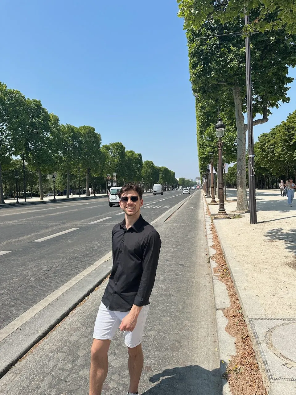 Kjetill van parijstips.nl op de Champs-Élysées